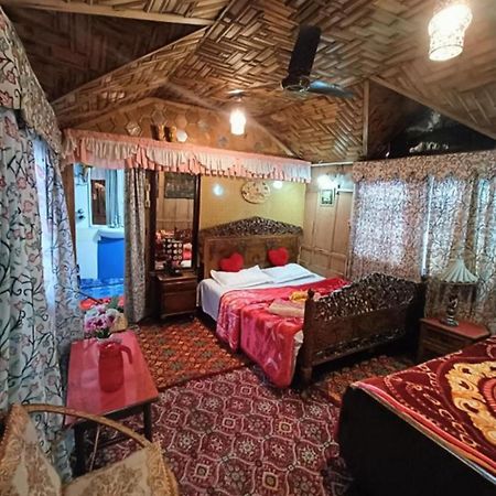 New Minar Group Of Houseboats Hotel Srīnagar Екстериор снимка