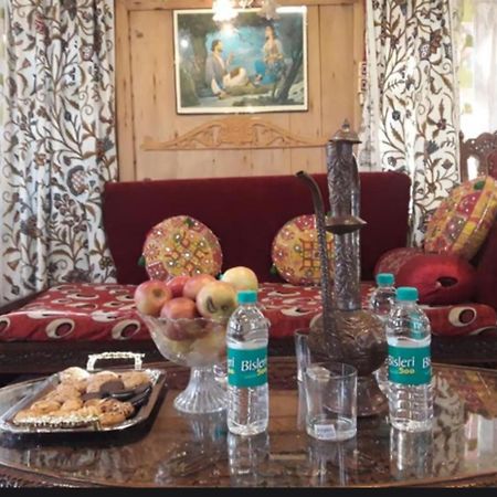 New Minar Group Of Houseboats Hotel Srīnagar Екстериор снимка