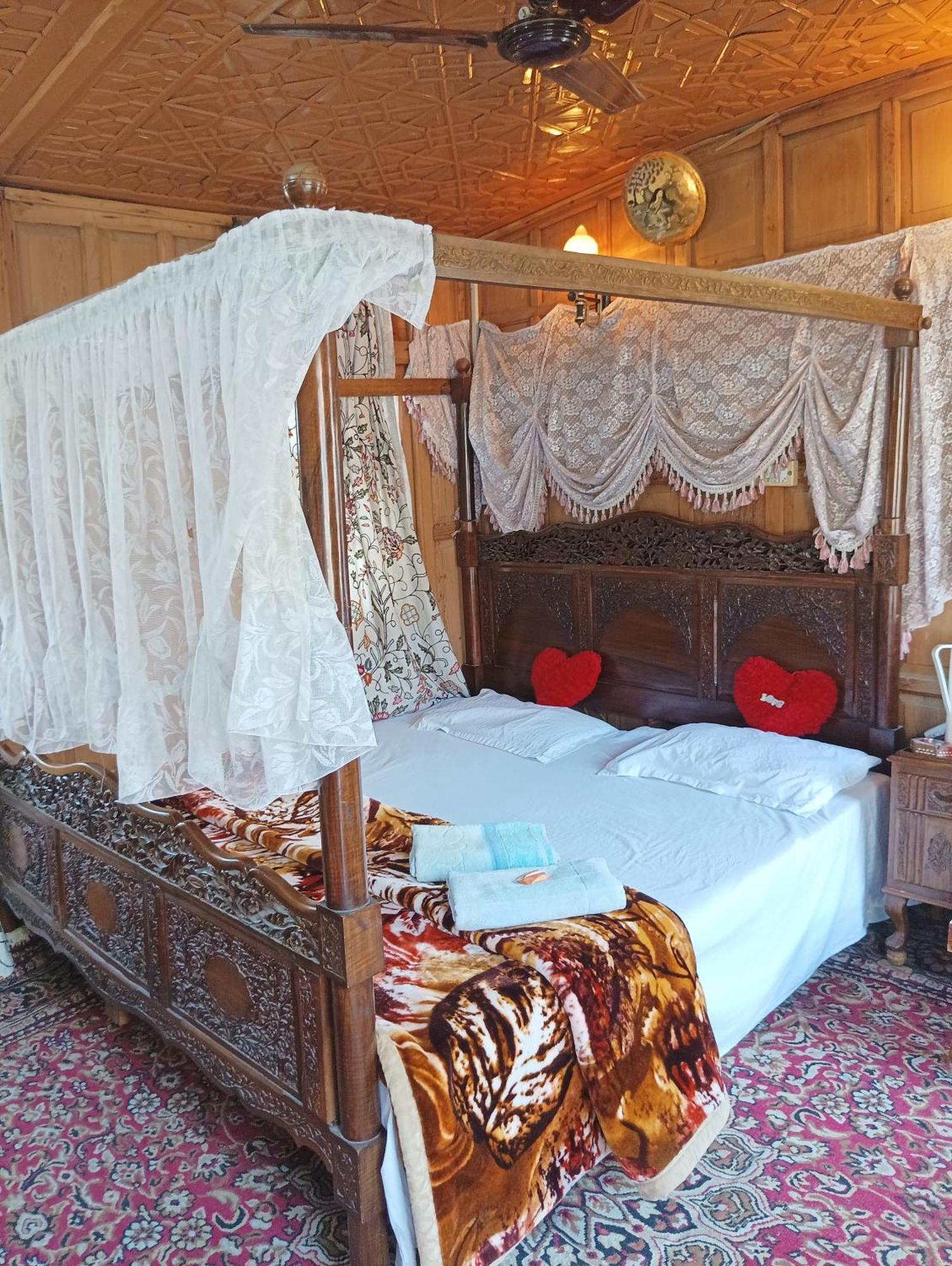 New Minar Group Of Houseboats Hotel Srīnagar Екстериор снимка