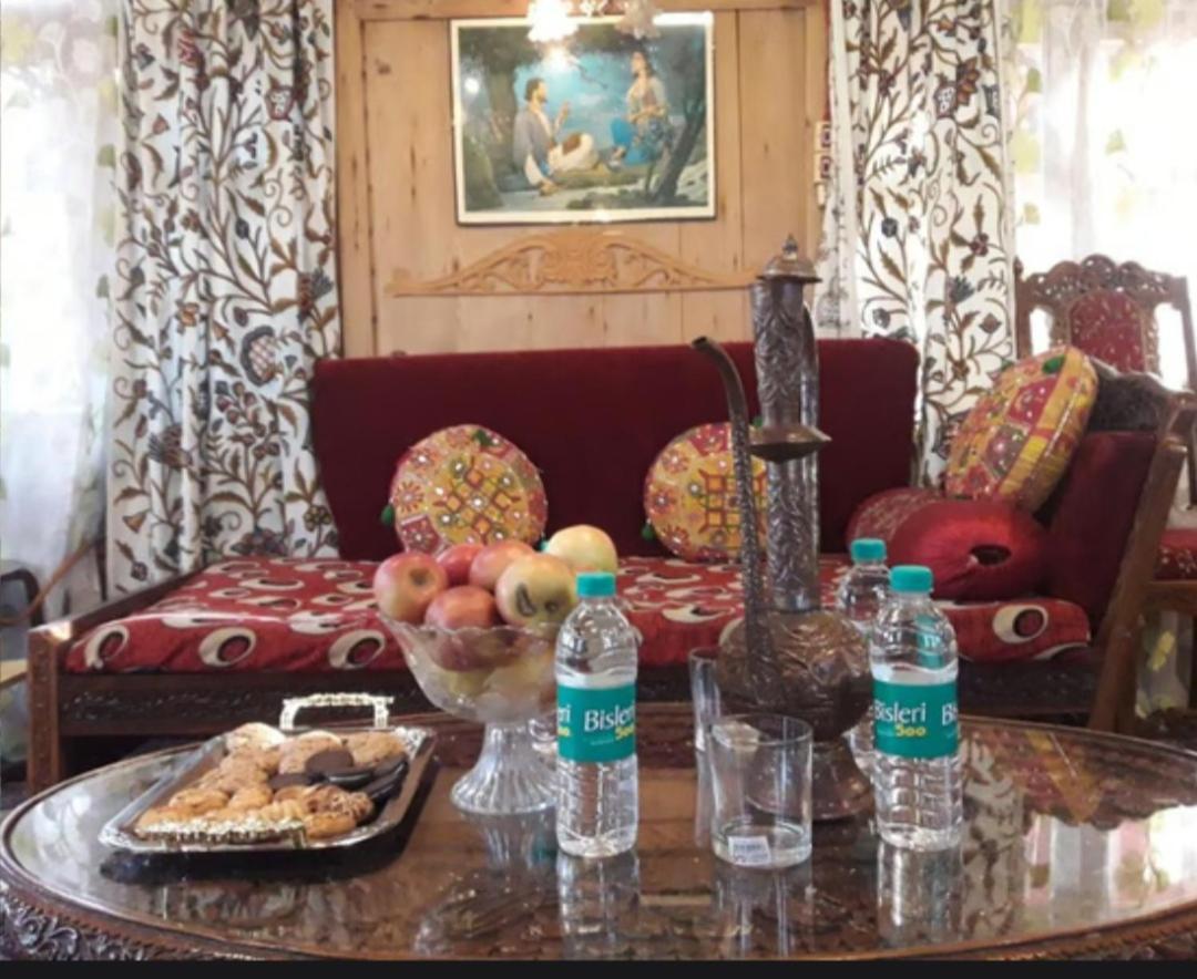 New Minar Group Of Houseboats Hotel Srīnagar Екстериор снимка
